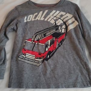 Boy's long sleeve tee. Size 4 t Carter's